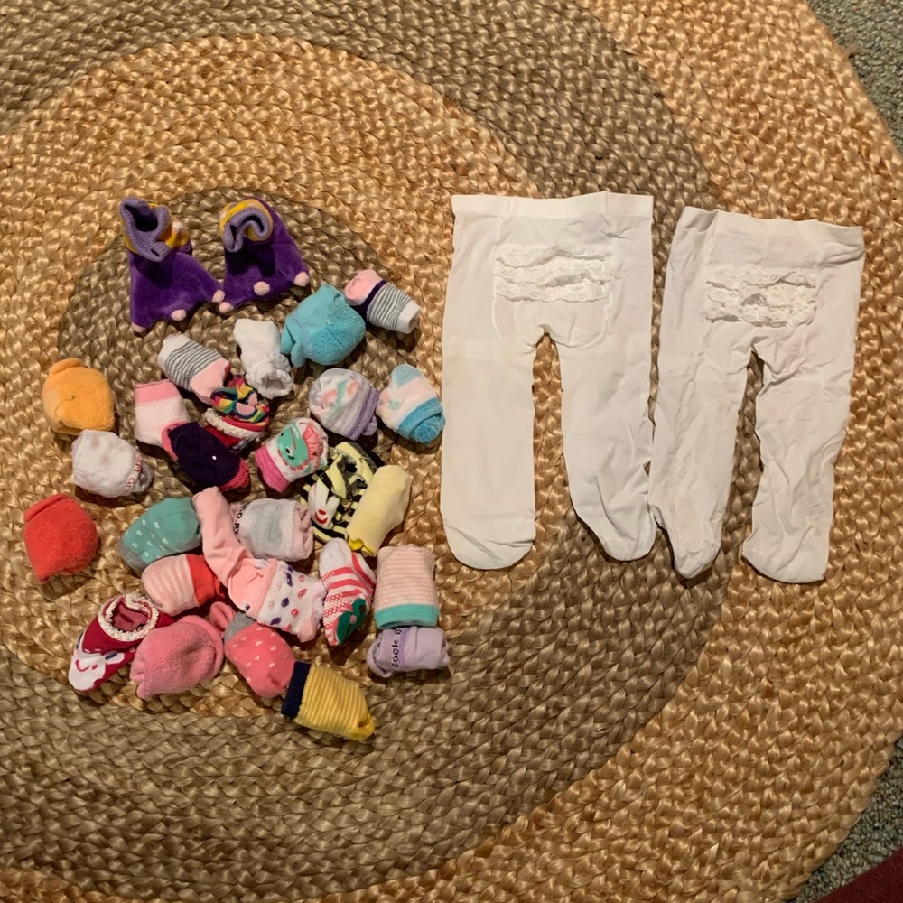 EUC GIRLS SOCKS & WHITE RUFFLE BUM TIGHTS